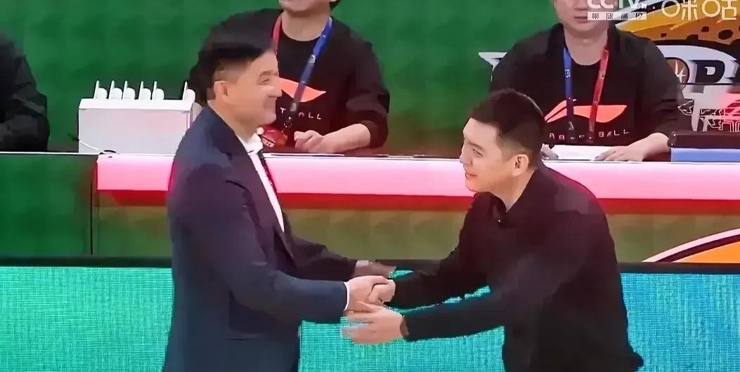 杨鸣执教能力胜过杜锋





杨鸣和杜锋，到底谁更牛？这简直是世纪难题！一个低