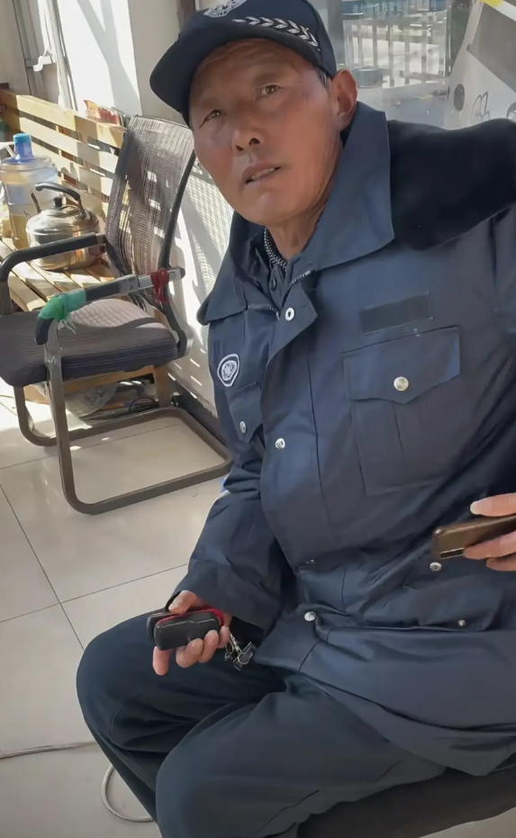 自从成都女子王某雅，在家门口被害案后出来后，我们小区的业主群里炸锅了，强烈要求几