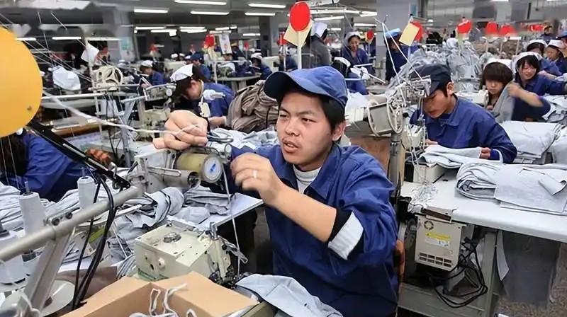 为什么工厂流水线的工人们宁愿每天做重复的工作也不愿意去学一门技术？
就这么说吧，