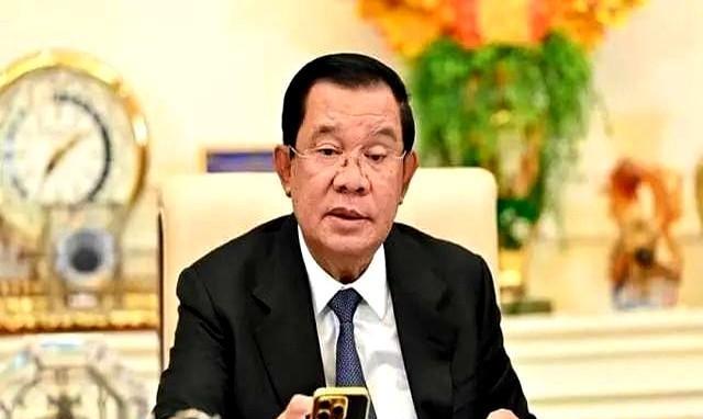 洪森这老小子不厚道，前年71岁生日时，他信和英拉还一起赴金边为他庆生。
这次却制