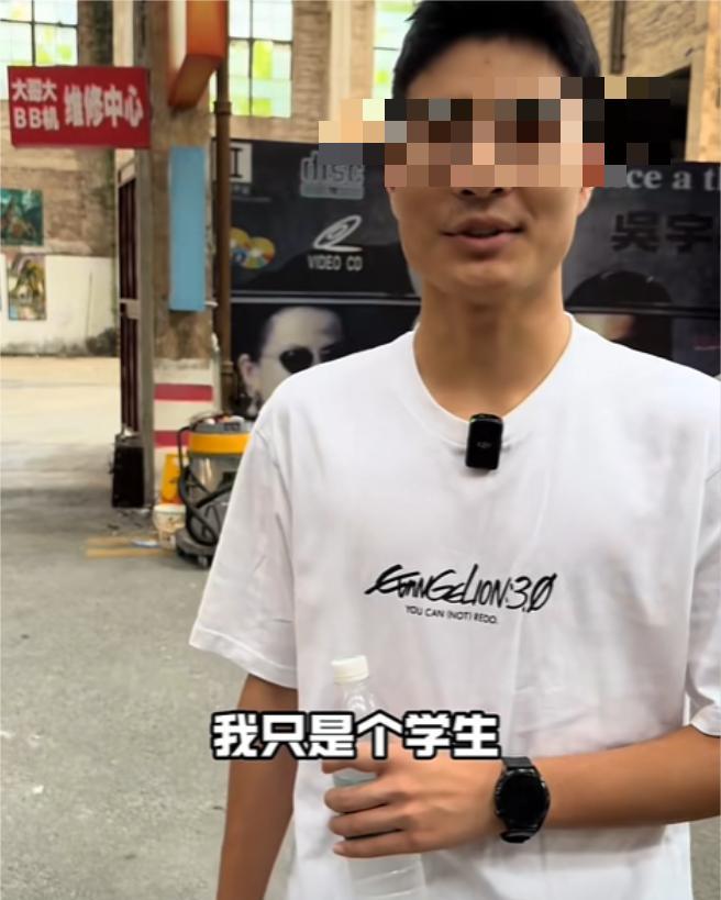 四川成都，男生高考679分，舅舅决定奖励一辆豪车，谁知道，来到车库，看着一辆辆百