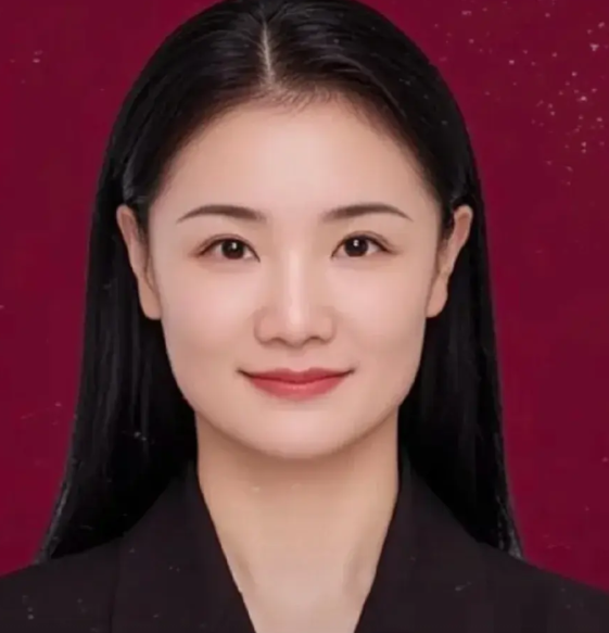 河南省荥阳市副市长，王珂，女，48岁，1977年12月，出生于河南省武陟县，成长