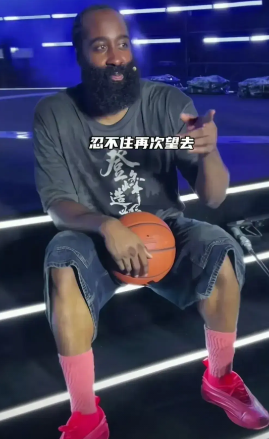 说实话，哈登刚来火箭的时候我并不喜欢哈登，甚至有点讨厌，他那一套碰瓷打发，尤其季