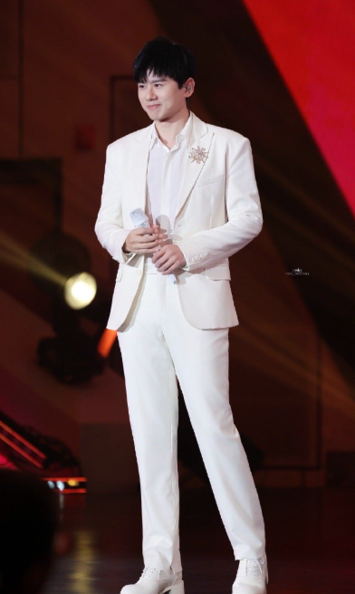 杰哥带给我们的惊喜真是太多啦！杰哥舞台不断是谁又幸福了