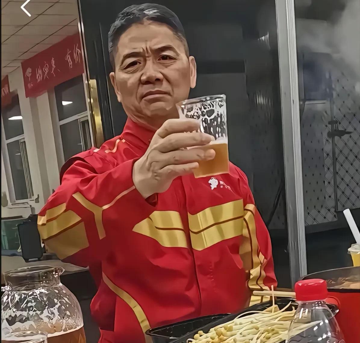 刘强东到底是不是穷苦出身？有很多人怀疑刘强东的苦出身，认为这只是刘强东用来宣传的