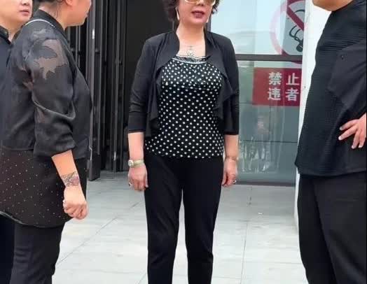 离开杨议的梦真身材变好了，也变漂亮了！杨议和梦真之前是一对模范夫妻，两个人经常一