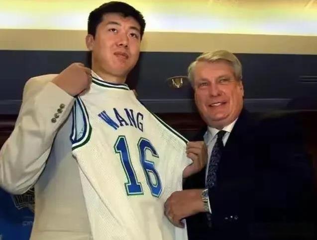 王治郅是真正意义上登陆NBA的第一人（宋涛虽然在1987年选秀大会被老鹰选中并签
