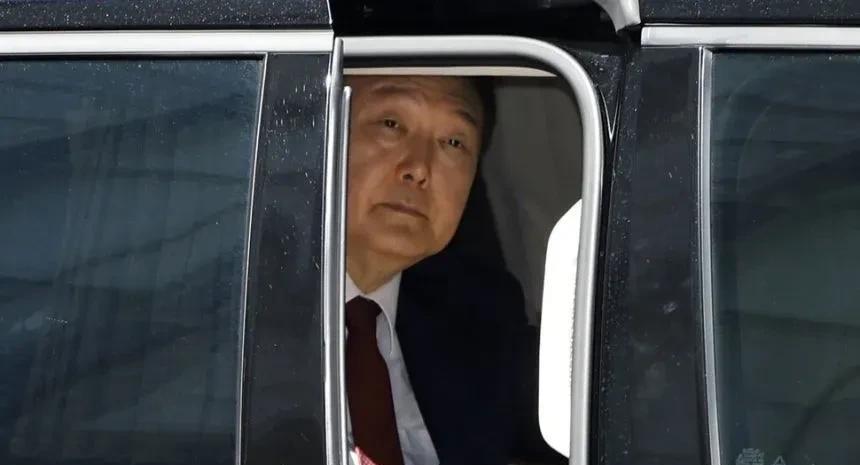 6月27日，伊锡悦终于服软了，答应配合到庭接受调查。伊锡悦这个过时总统终于知道再