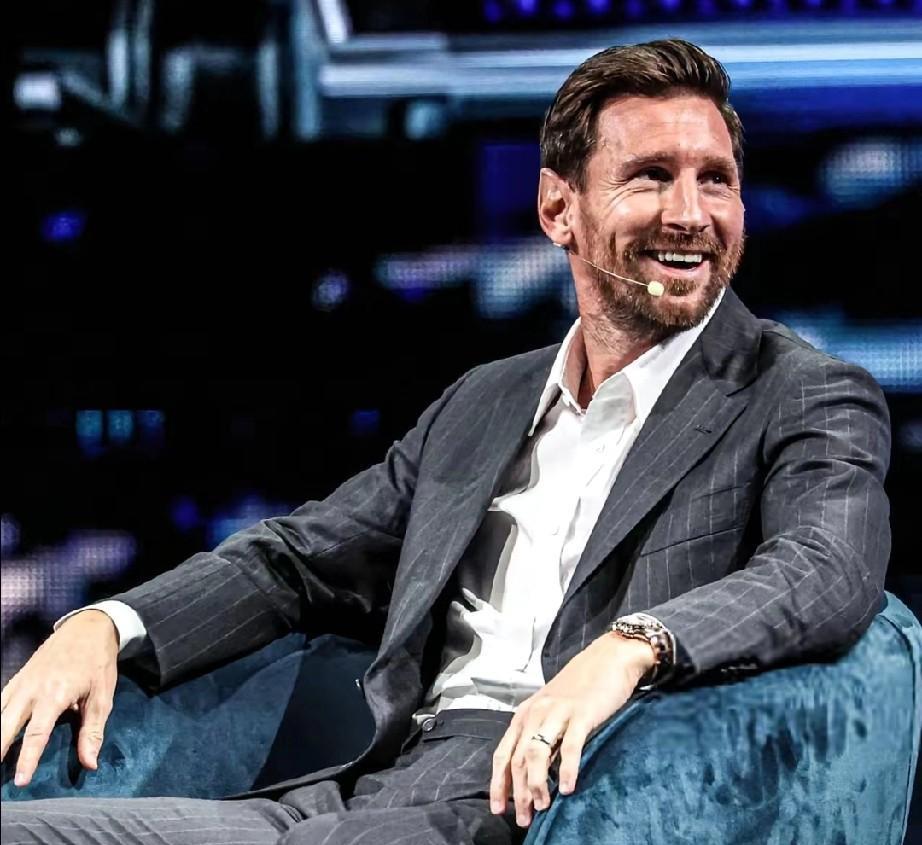 没有人的成功是轻而易举的。
梅西在参加商业论坛中谈到:“感谢上帝赐予我天赋，但我