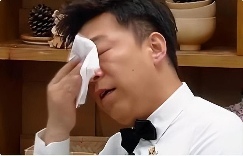 百亿影帝黄渤，把亲父送进养老院，主持人问他为什么年收入过亿，还把老年痴呆的父亲送