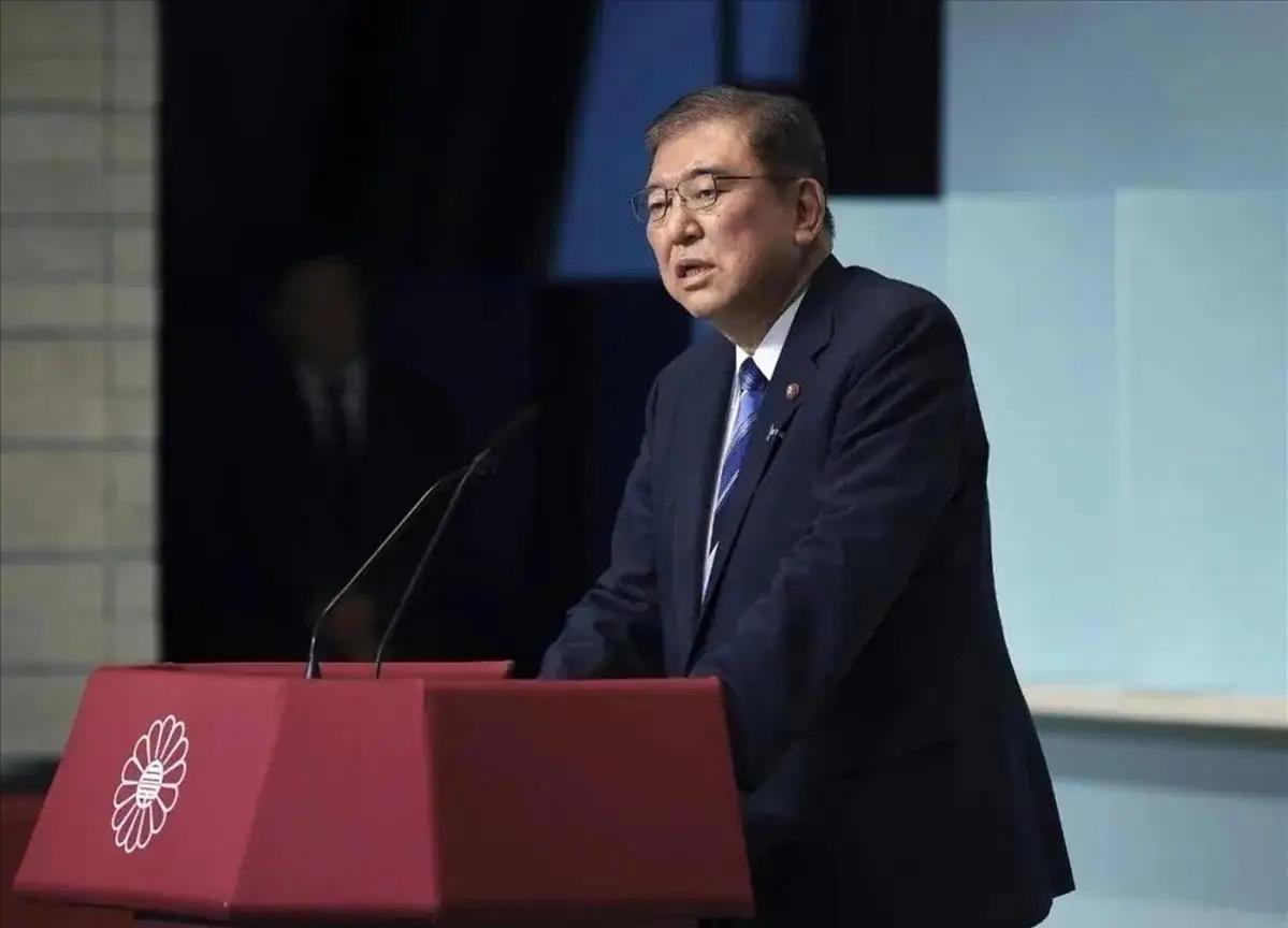 日本为什么突然表示和中国的关系是首要的？
不是日本突然“良心发现”，而是被现实逼