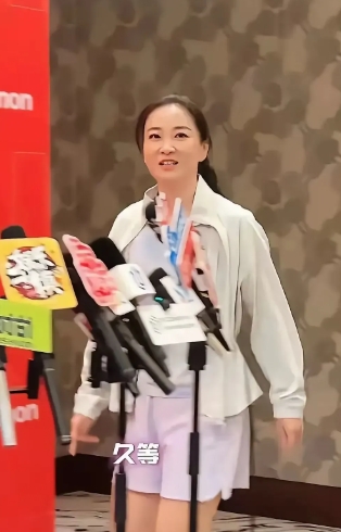 贾玲还能火吗？别做梦了。
她这次减肥哪是为健康，根本就是一场算计。把自己饿成那样