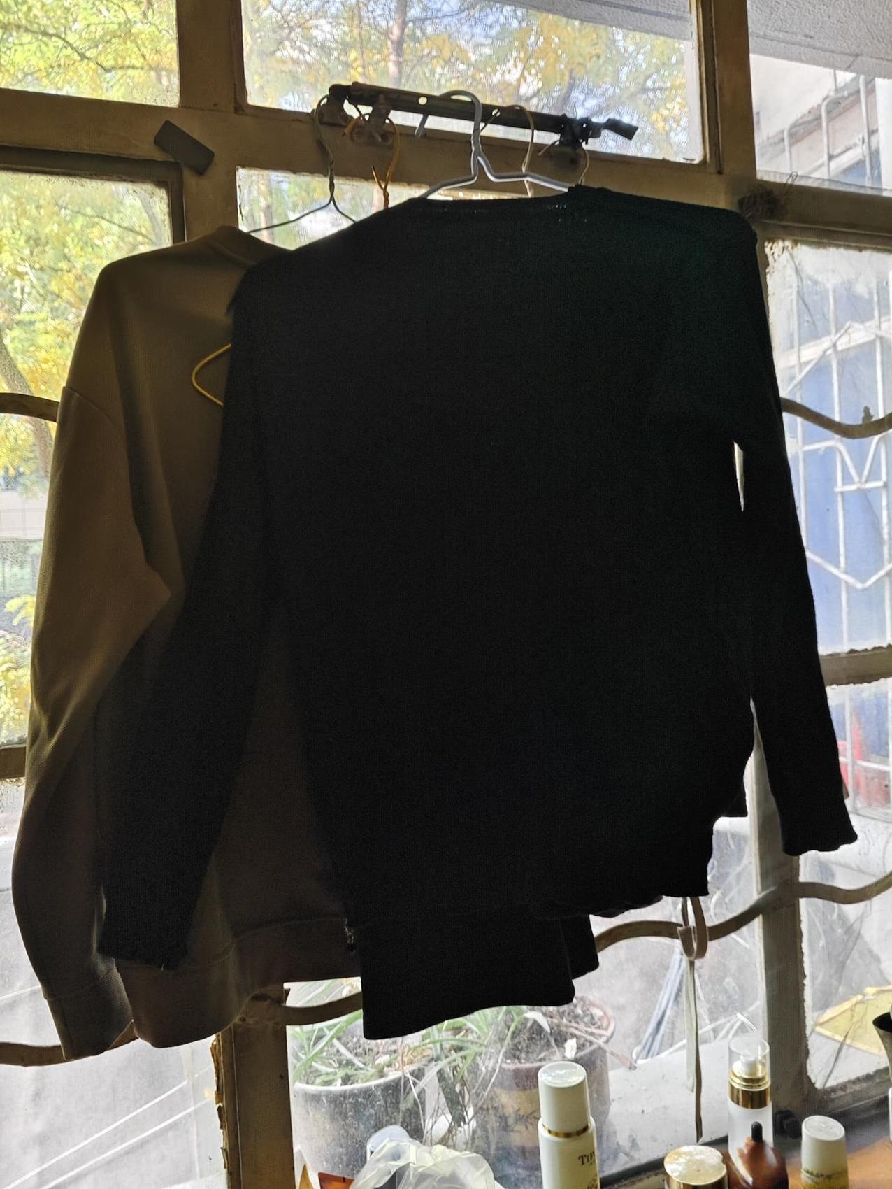 你是不是也经历过，洗了半天衣服后才发现，洗衣机里漂着好多钱，却不知是谁的钱！
昨