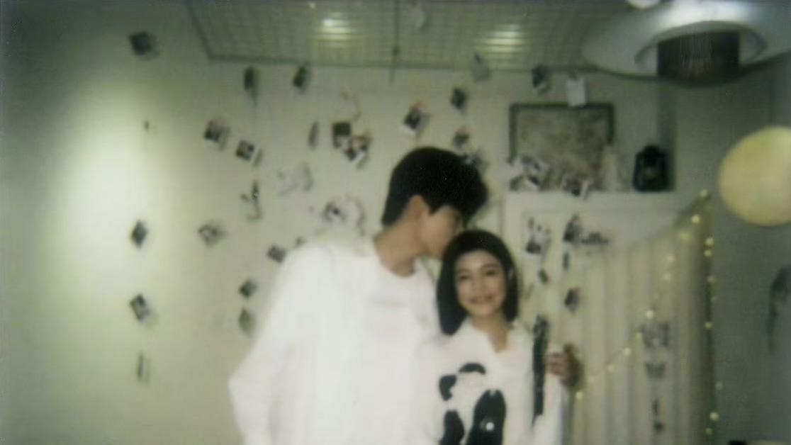 陈妍希周柯宇深夜同步发文，这句双关语让网友直呼：像官宣！