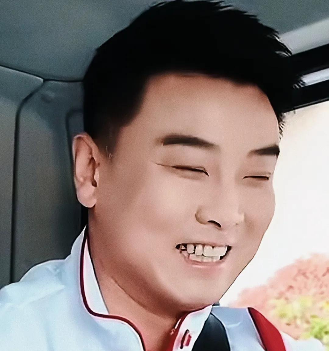 终于看到王皓教练接代言了，这可让球迷笑喷了。
国乒队员们为国争光、为国而战，他们