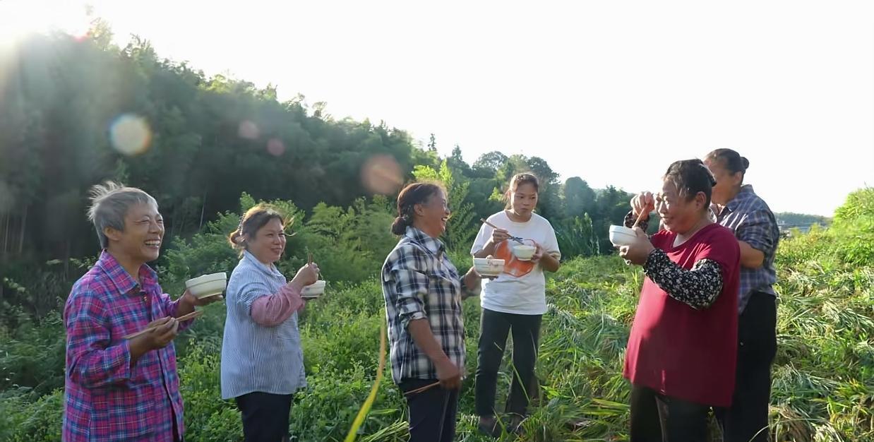 不得不佩服王幺妈家的人缘，为什么这么好？主要这些原因。
大家都知道，王幺妈家人缘
