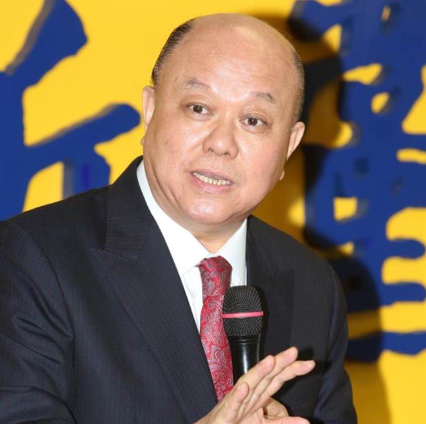 台湾新党副主席李胜峰今日发文写道：“以今天两岸之间的实力、军力对比，相差甚巨。 