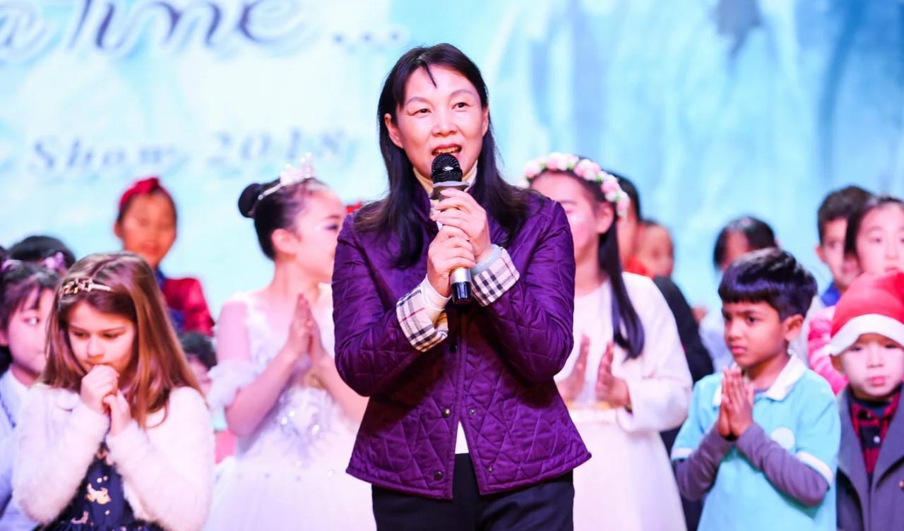 杜建英隐忍了一辈子，甚至年轻的时候还帮宗老去照顾宗馥莉，到最后她得到了什么？好像