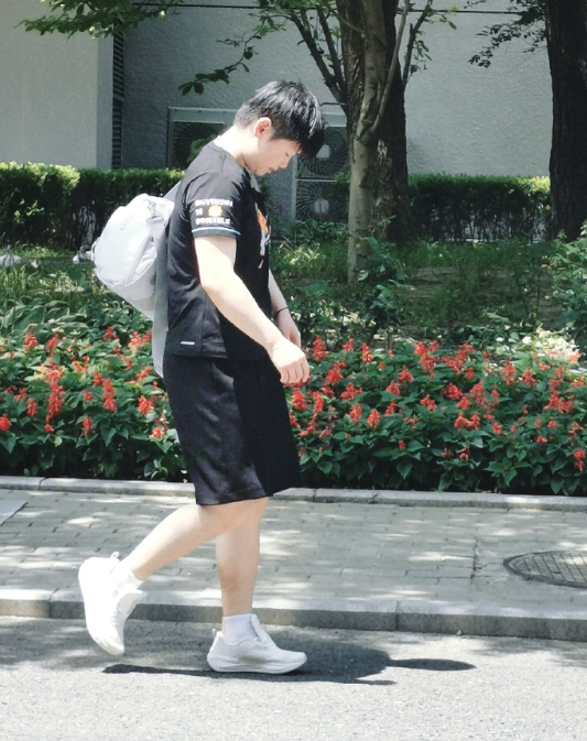 莎姐这个五分裤侧面看还真是别有一番风味 ​​​
