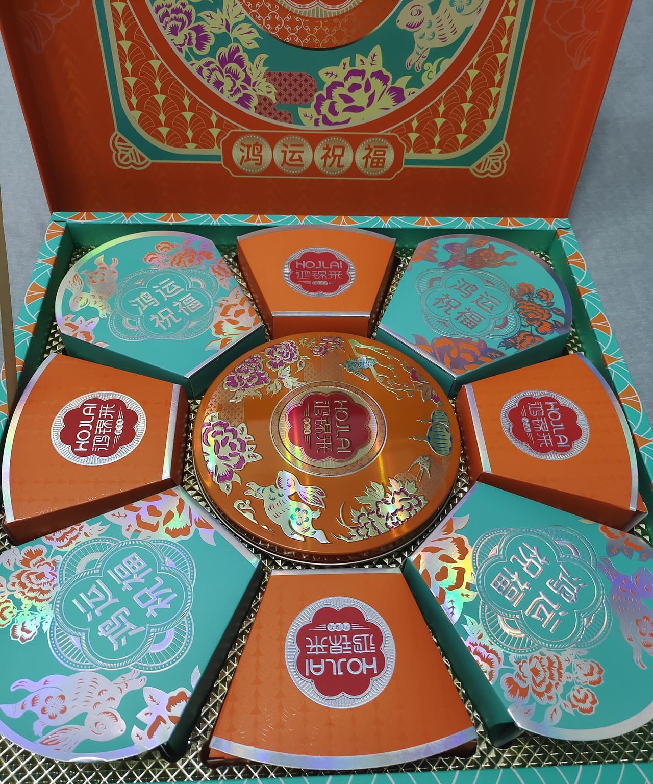 我老婆店里八月十五发的礼品
一箱月饼看着还不错挺大气
一箱软籽石榴八个吃点俩挺甜