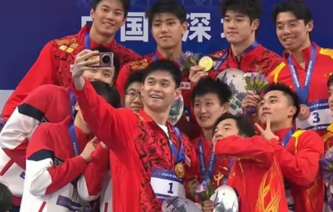 这次全国游泳冠军赛的4X200m接力，浙江队的操作简直太疯狂了！直接甩出汪顺、费