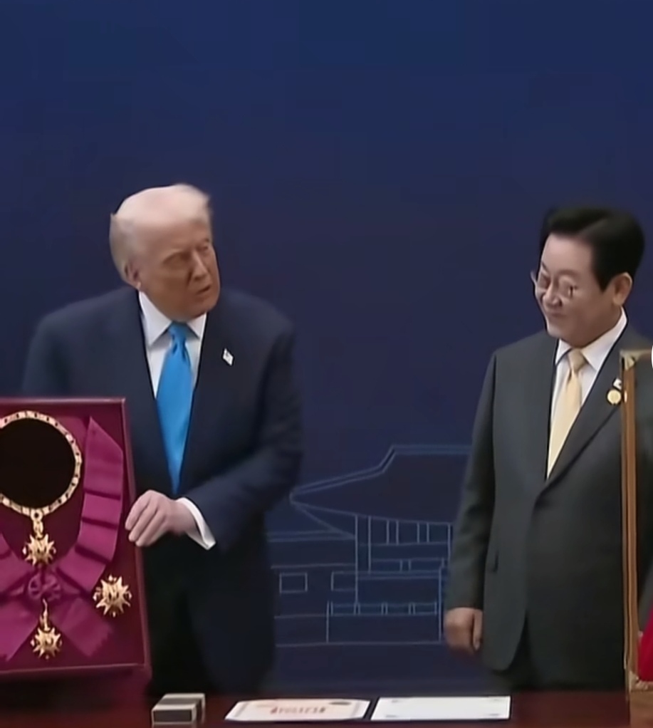 这次李在明大阵仗访问中国，目的之一就是化解两国民间的对立情绪。
因为大家都知道，