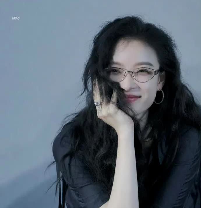 信不信，我有个强烈的预感

倪妮这辈子怕是很难结婚了

不是因为她不够漂