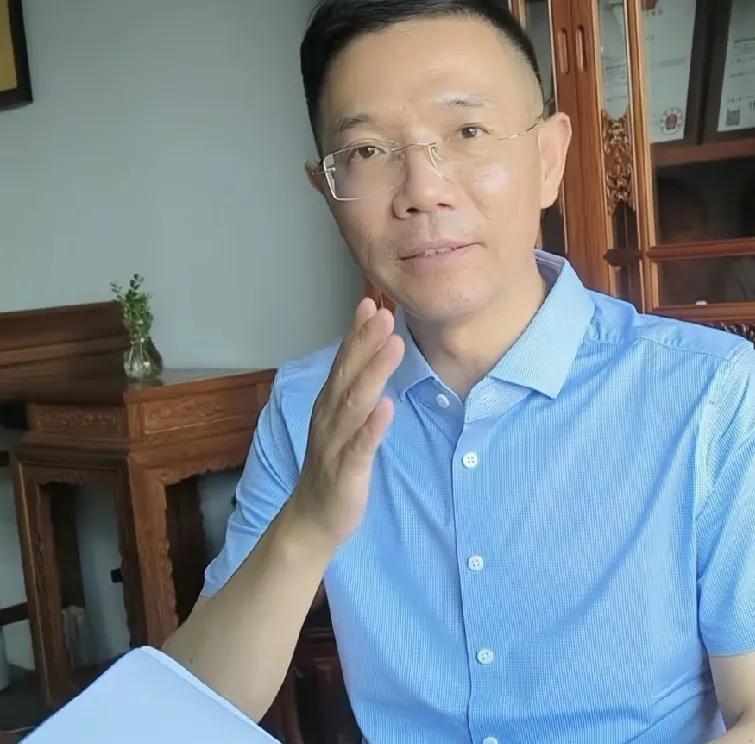 李老师被打看不到娘家人的身影，今天冒出来了，意欲何为？
415的时候，李老师的惨