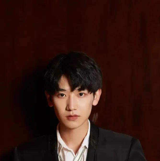关于演员郭丞的六条相关信息：
1、郭丞，1994年出生于四川省，中国内地男演员，