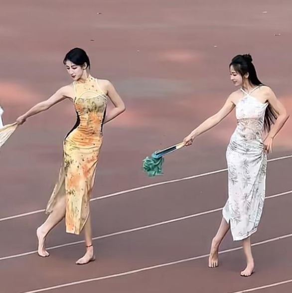 我只想知道他们的脚丫子有多黑
