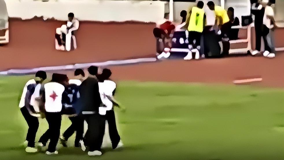 “比赛第一，友谊第十四”，江苏人民太能整活了，苏超联赛火了