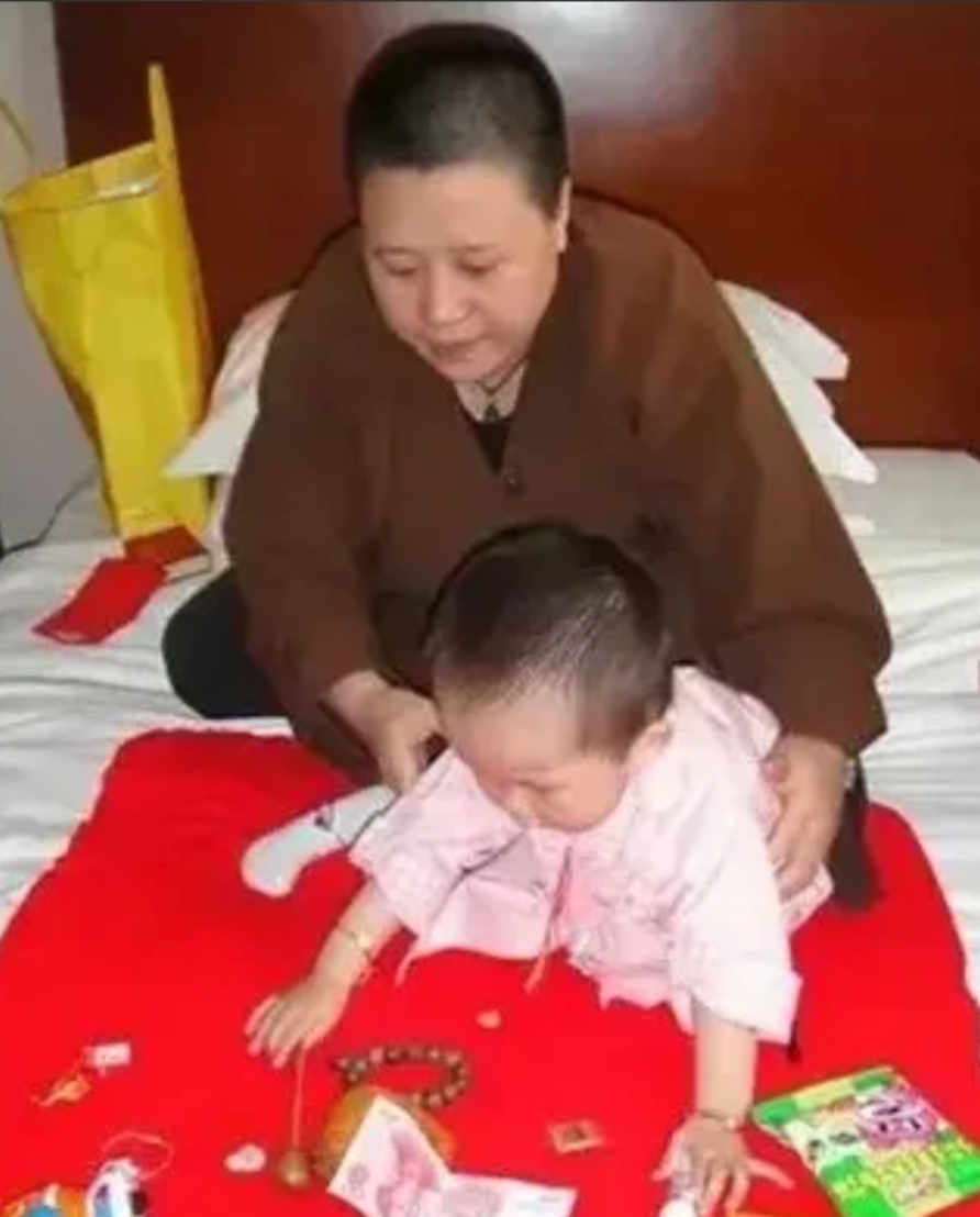 释延洁现在应该挺难的。

不是因为释永信被通报了，也不是因为商丘观音寺的香火不旺
