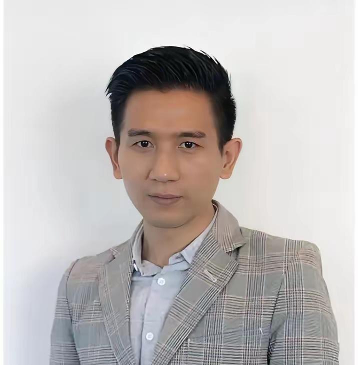 发现了吗？
赵德胤的眼睛里有一股狠劲，大概这就是像赵丽颖的地方吧。
赵丽颖说，想