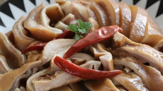 秘制卤水猪肚：传承美味，口感绝佳