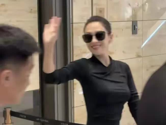 汪峰现在是最后悔的人了吧
他万万没想到
不是森林北不够美了，而是章子怡现在太