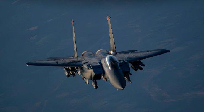 美国空军近日公布了一组F-15E“打击鹰”战斗机执行美军中央司令部防空巡逻任务的
