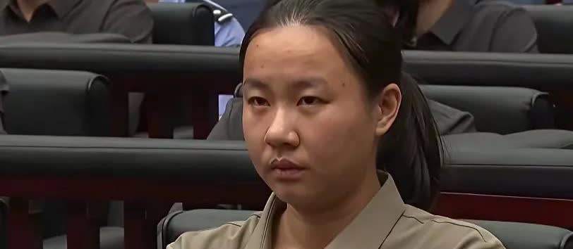 我觉得这个女魔头不应该枪毙或者注射死刑～应该饿死她～残害了多少家庭！
