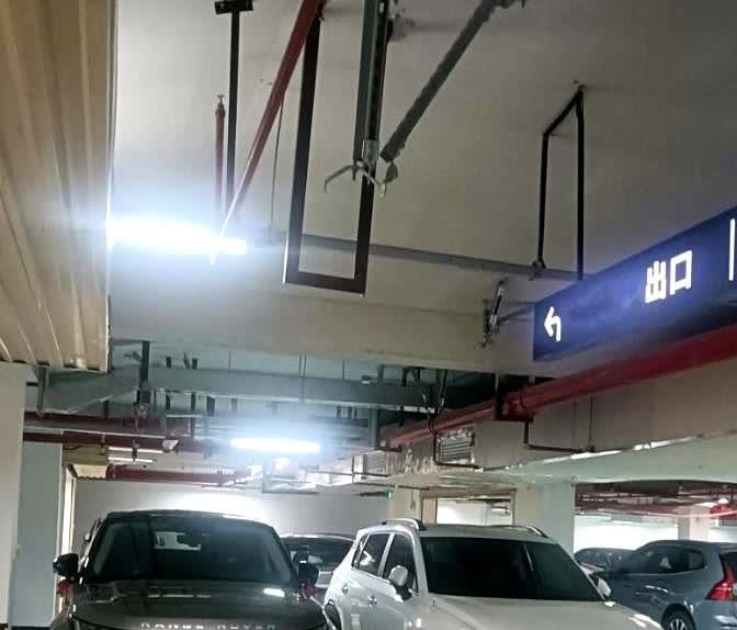 路虎的衰败只有两个原因，外因是经济下行，大家伙手上都没钱，内因就是他们自己作的。