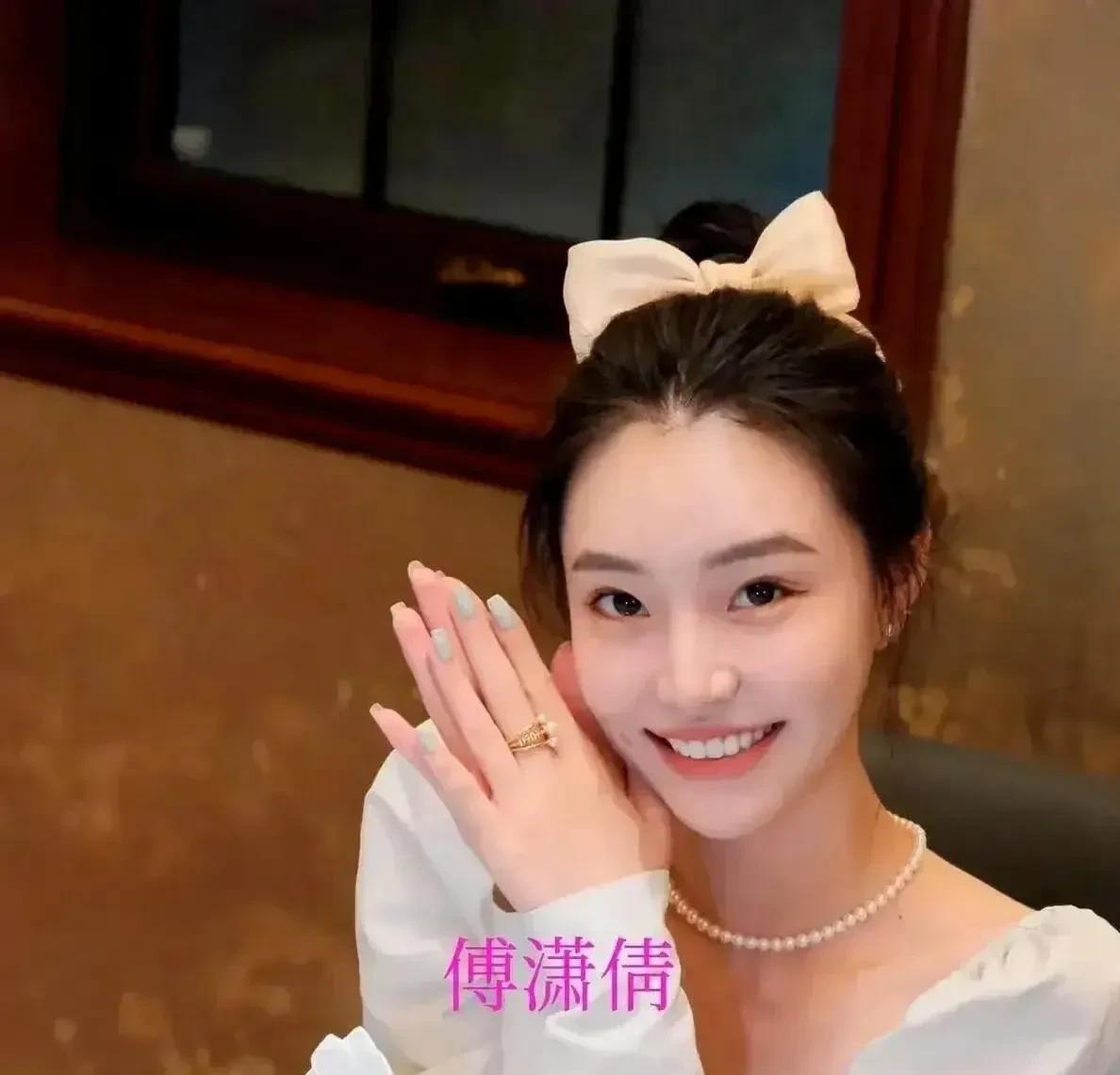 傅潇倩咋想的，自己的钱也让他管，综艺时，黄炎提到钱，一点不考虑让傅潇倩知道，傅潇