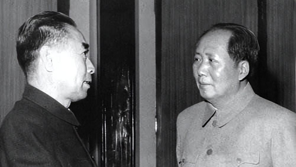 周总理对建党、建军、建国的贡献，不在毛主席之下