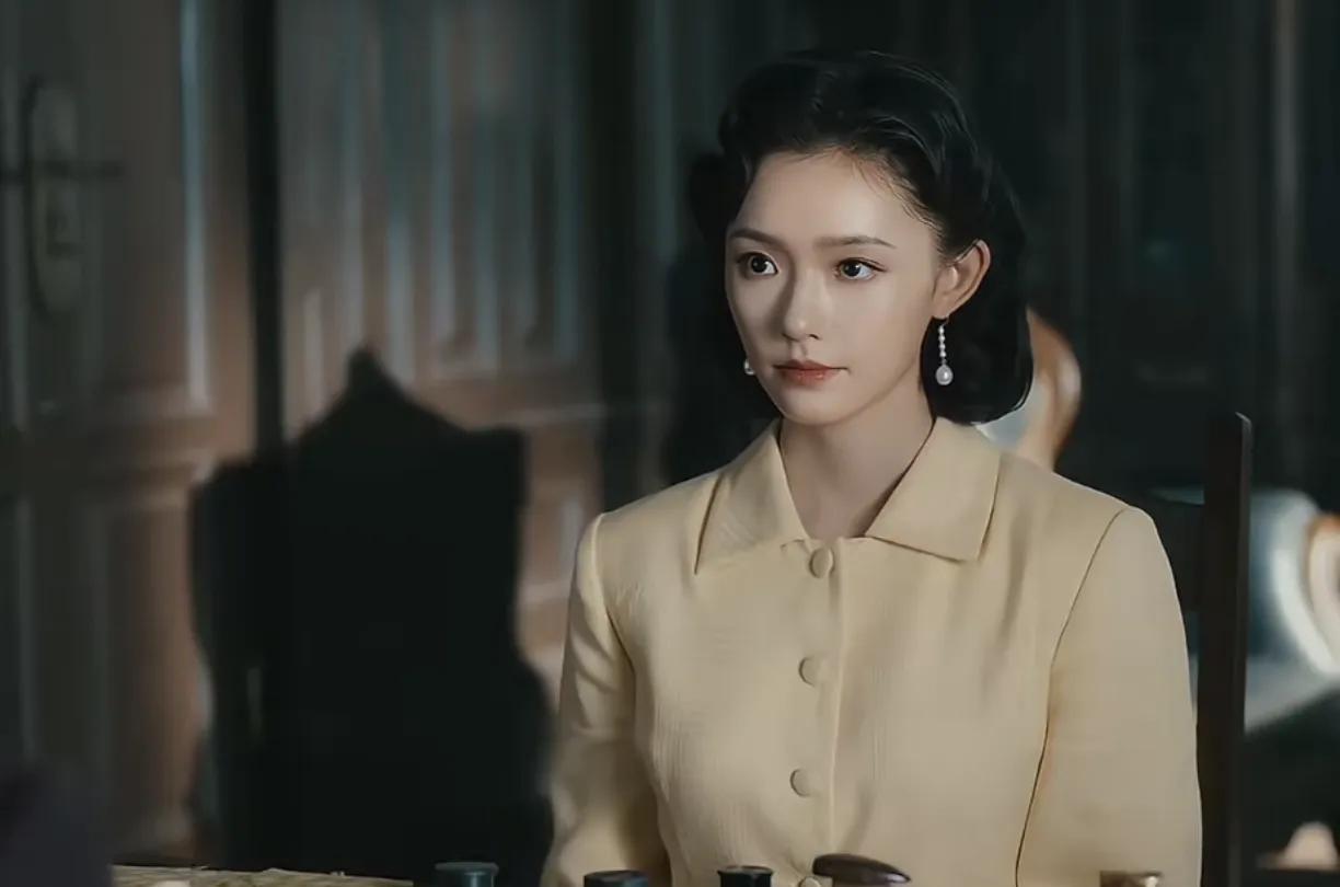 林允是唯一一位，年龄越大，越漂亮，越有韵味的女明星了吧！
人人都说，美女都是越年
