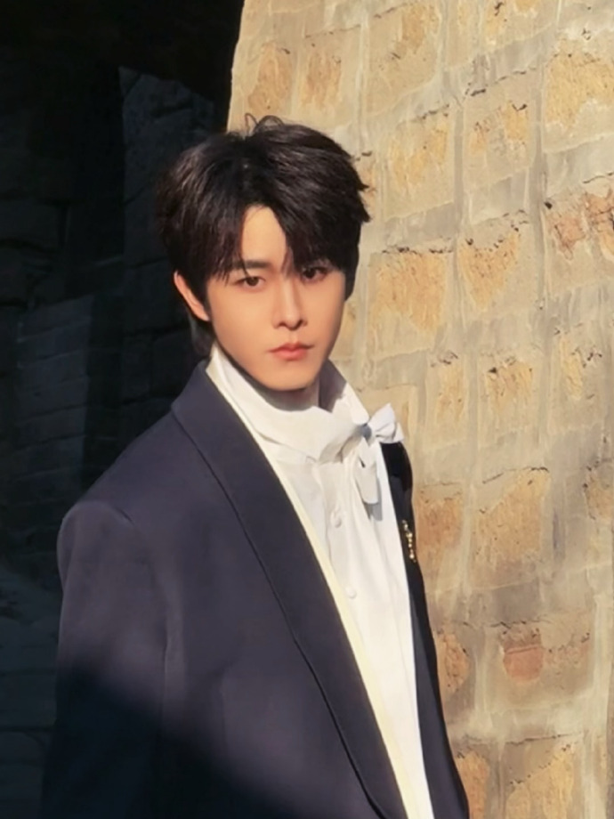 天呐一位“非粉”的女孩因为田嘉瑞过往参演300多场话剧，一步步积累成为一位优秀演