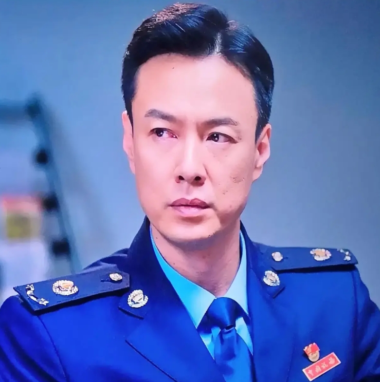 演员朱铁，正在热播的两部电视剧里都有他！

央八《大河之水》黄金档播放，每晚两集