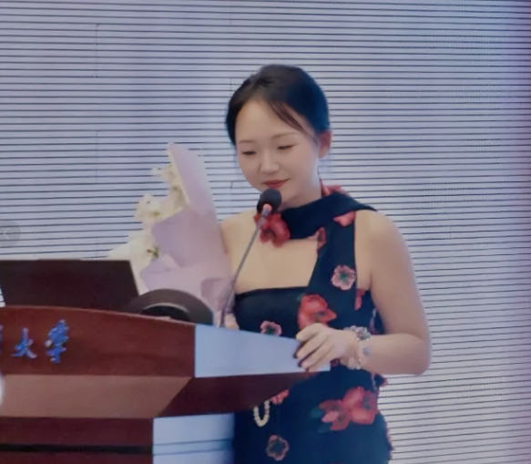 大家发现了吗？
辣目洋子改名改了个寂寞，
她以为用回原名李嘉琦，自己拍“倭风”剧