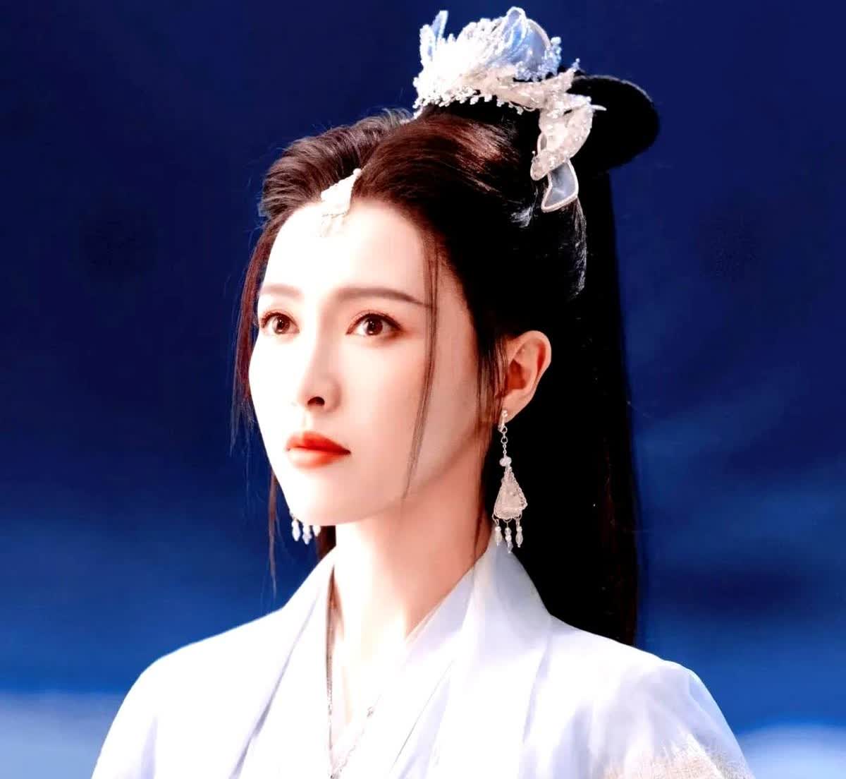 你们有没有想过

唐嫣虽然漂亮又家庭美满，但她有一个弱点，可能连罗晋都没有意