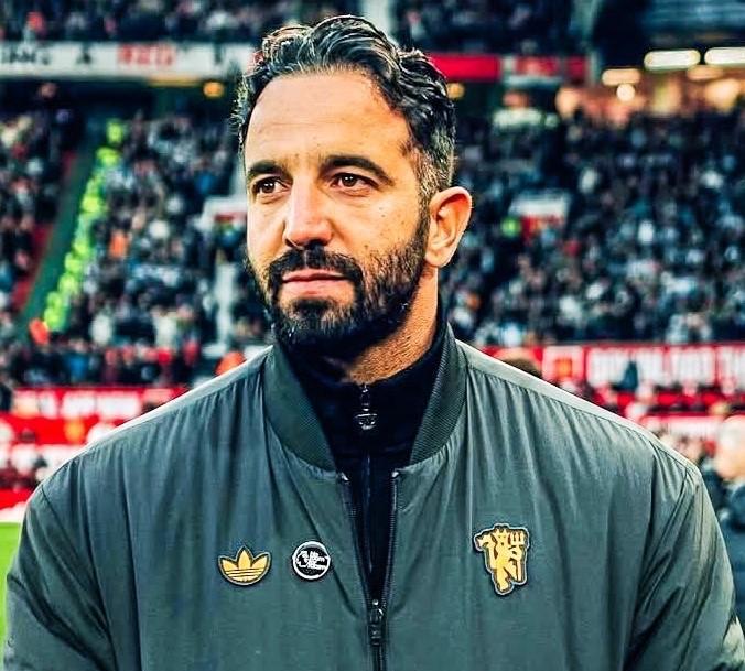 现任曼联主教练鲁本·阿莫林对媒体谈起自己
的学习经历与影响自己的人，谈到了那个特