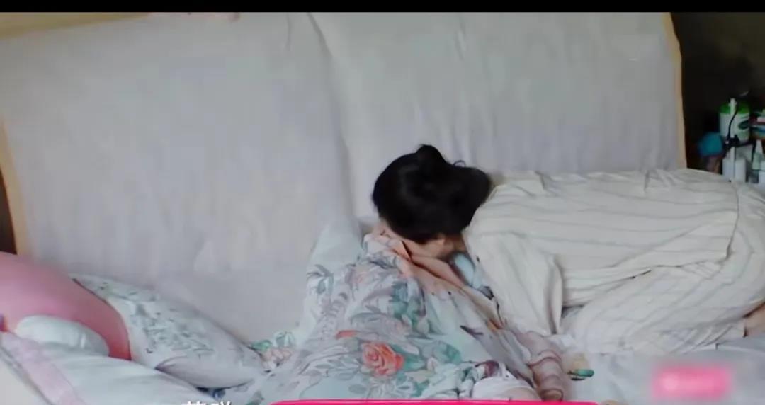 感觉董璇真是一个非常拧巴的人！
为了捞前夫，不惜散尽家财
结果前夫无罪释放，她离