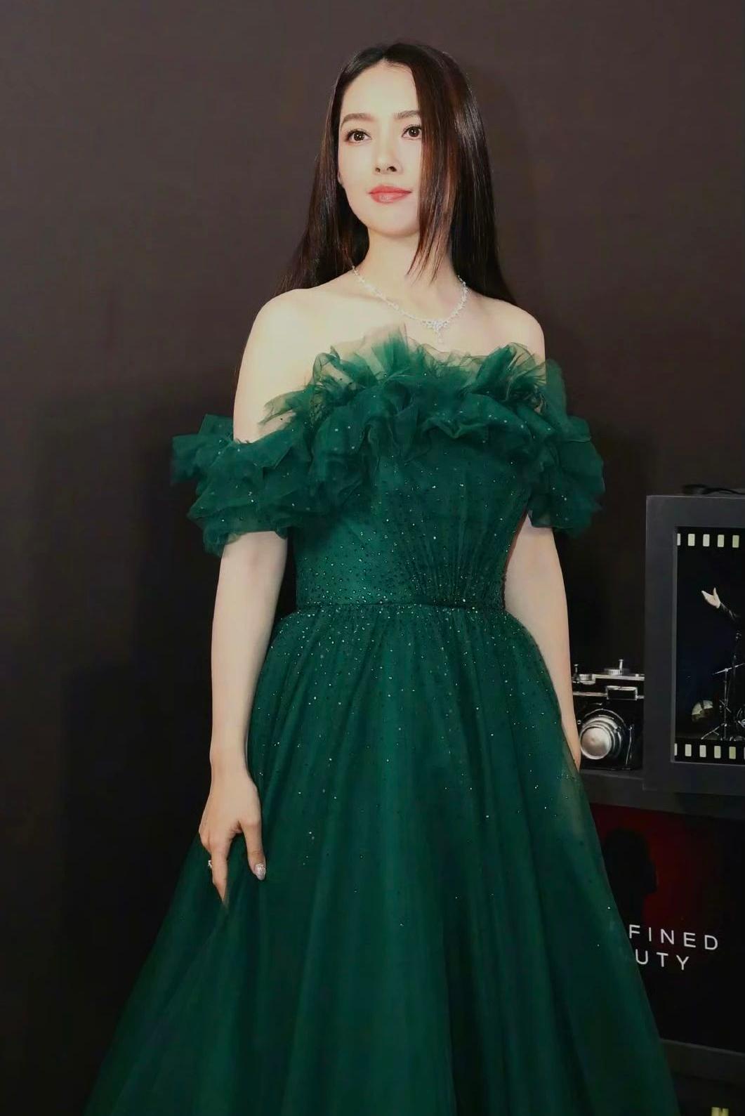 郭碧婷合照杀手的魅力与气质