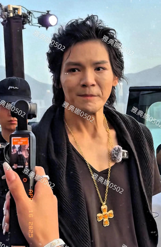 以前觉得向佐长得凶感觉他柔和点会好些结果现在太柔了还不如凶呢