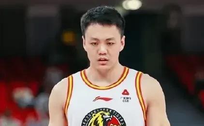 球员流动性大，其实对于联盟发展是一个好事，辽宁男篮通过交易得到了吉林当家球星姜宇